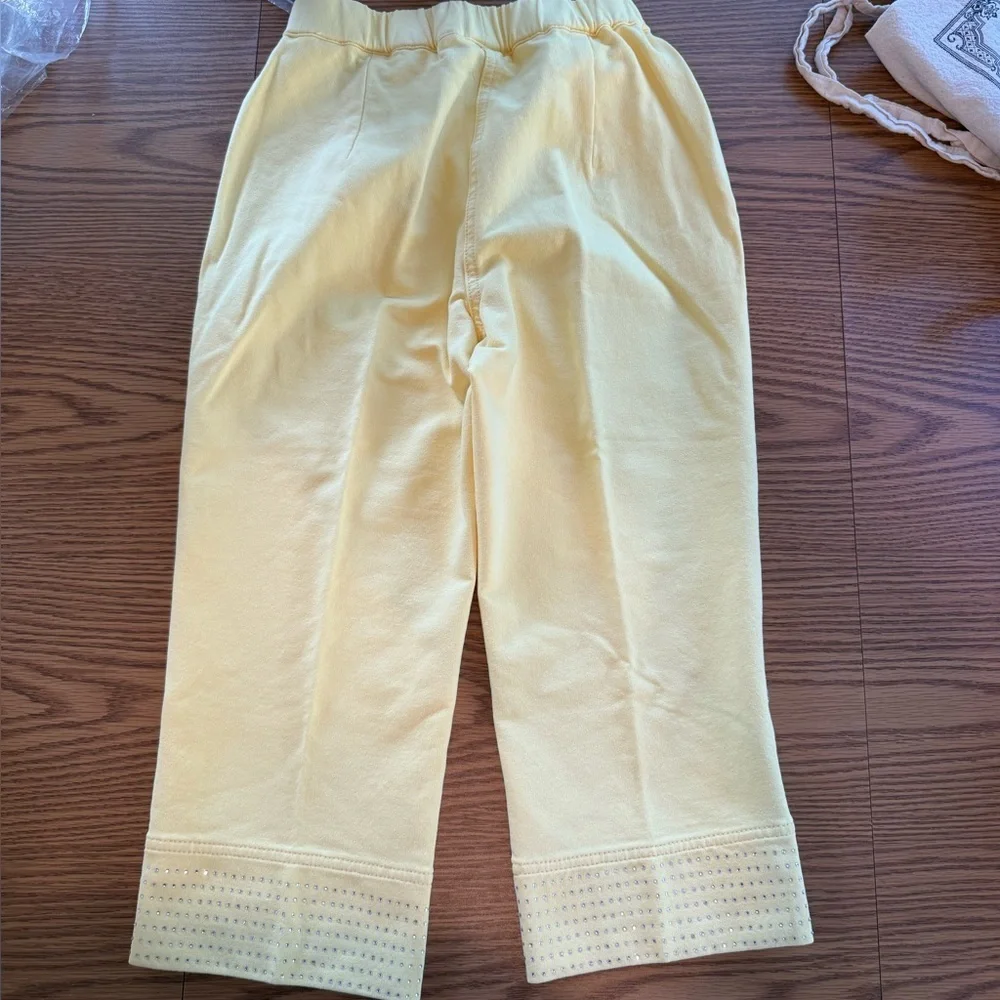 Quacker Factory Dream Jeans Butter Yellow Capri w/ Bling Embellishments - Picture 4 of 16